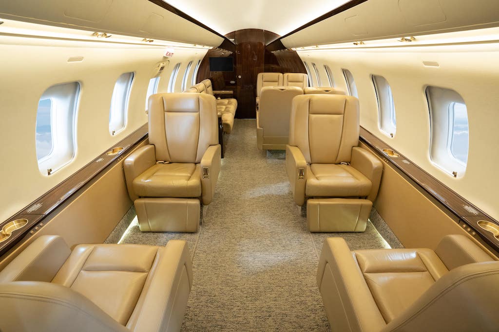 Challenger-605-Private-Jet-N732PA-Interior1